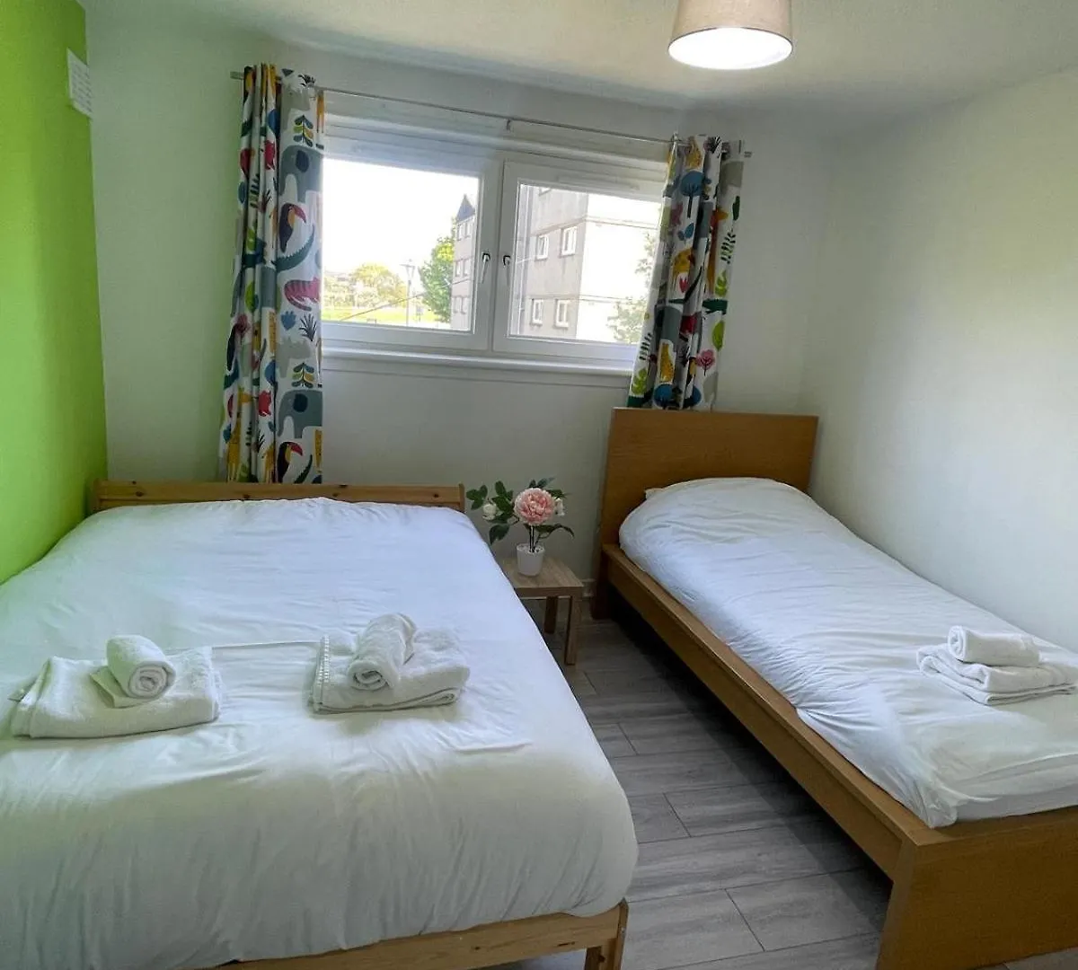Citylink Retreat With Metro Access, Free Parking, Near Airport Edynburg Apartament